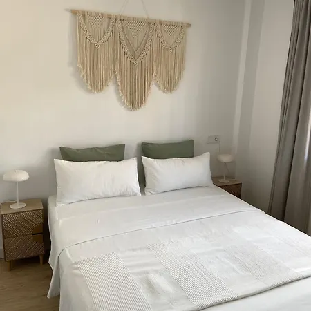 Stylish And Comfortable One Bedroom With Sea View