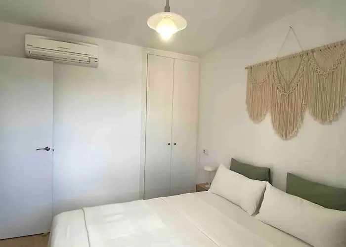 Stylish And Comfortable One Bedroom With Sea View Apartment