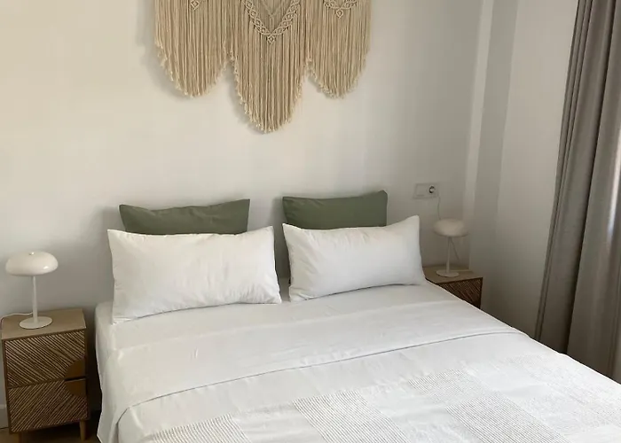 Stylish And Comfortable One Bedroom With Sea View